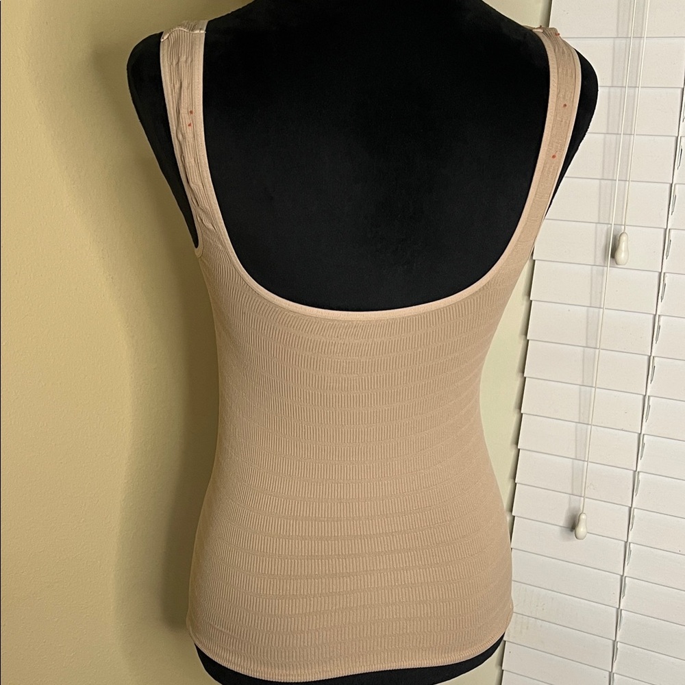 Elegant Beige Ribbed Tank Top - Picture 2 of 6